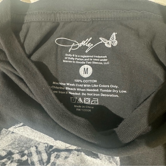 ***New** Dolly Parton Graphic Tee black size M - Picture 10 of 13